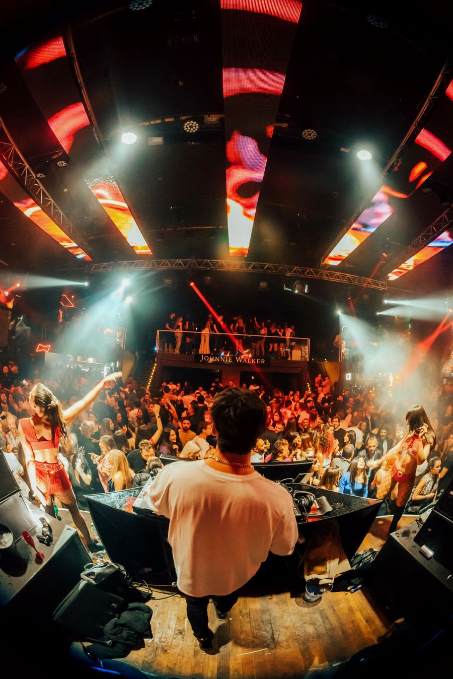 Diego Maciel OVO Punta del Este DJ set crowd noche